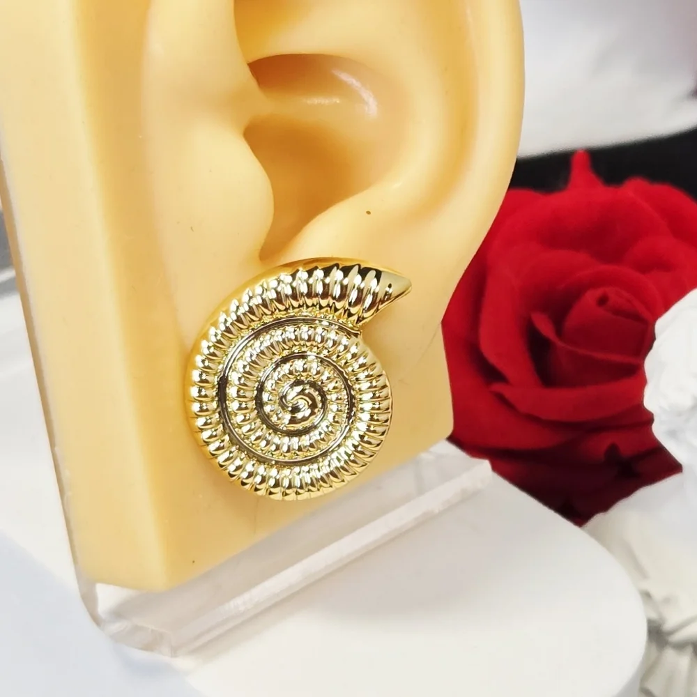 Gold Shell Stud Earrings Coastal Grandmother Beach Chic Vacation Cruise Jewelry